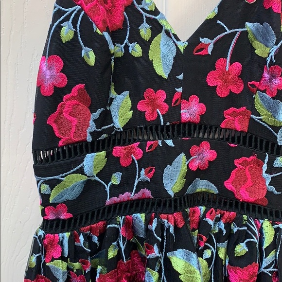 Beautiful Nicole Miller Lace Dress - Picture 2 of 7